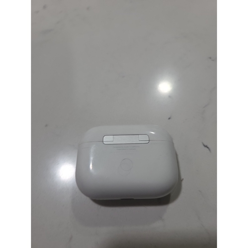 AirPods Pro (2nd Generation) Charging Case Replacement ONLY A2700‎ ENGRAVED - Picture 3 of 7